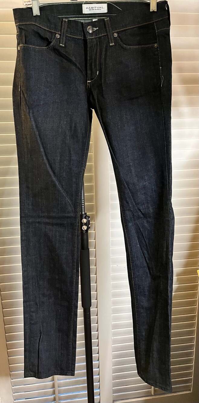 Habitual Brand - Y2K dead stock NWOT
Dark Wash Straight Leg Jeans